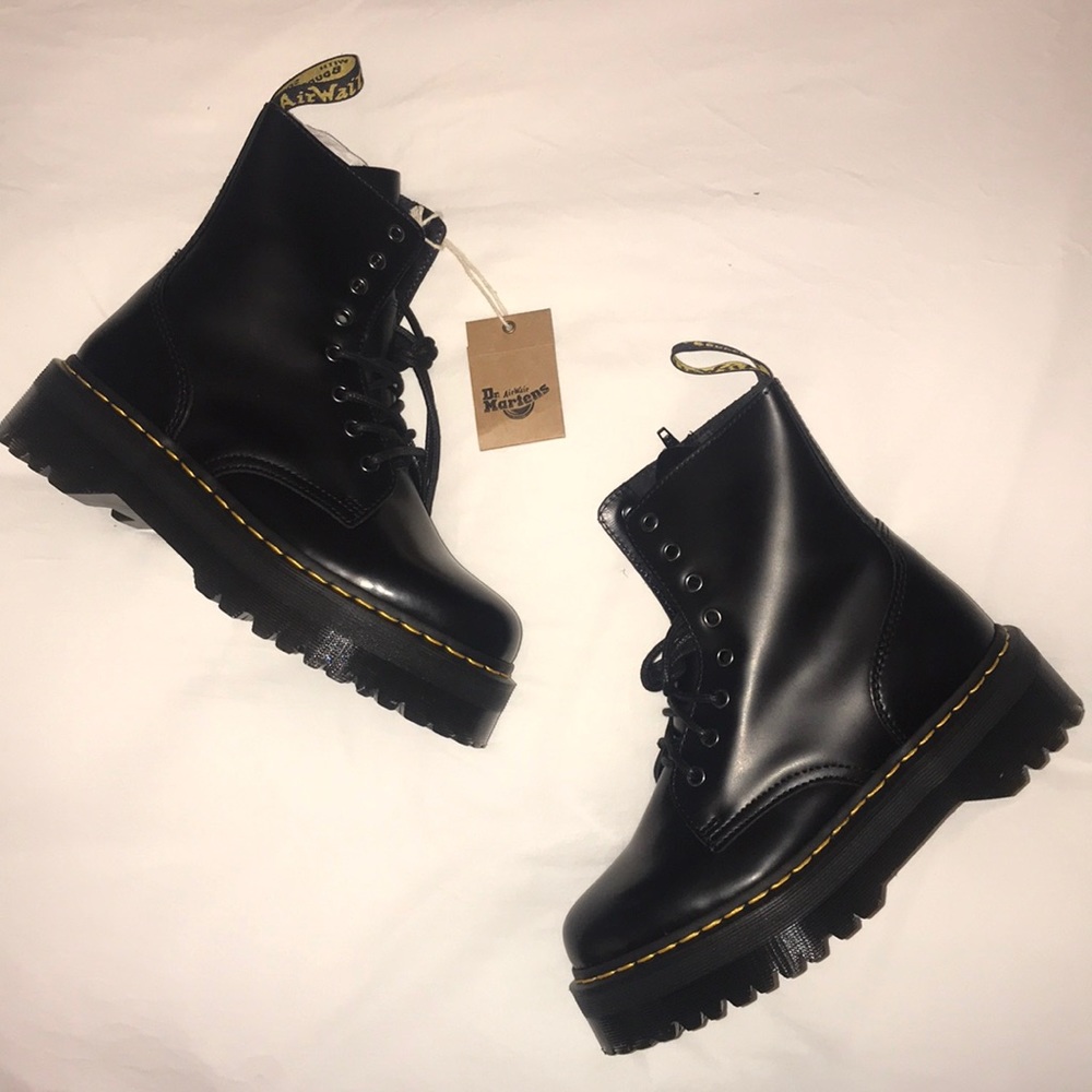 BNWT Dr. Martens Jadon Boot